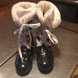 Girls size 3 snow boots